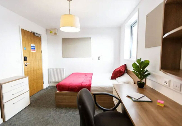 Room 4, Student Only Luxury Apartment at Islington Near Emirates Stadium, London