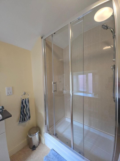 Bathroom 3, The Unicorn Hotel, Powys
