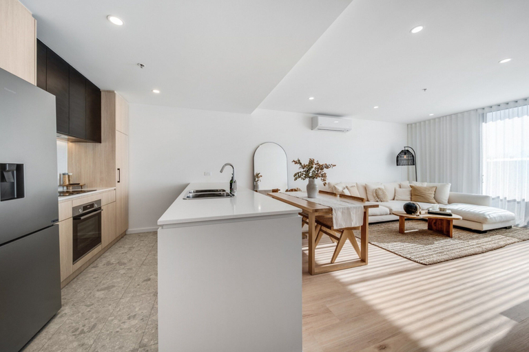 Private kitchen 2, Spacious 1-bed Apartment With Gym, BBQ & Parking, Canberra
