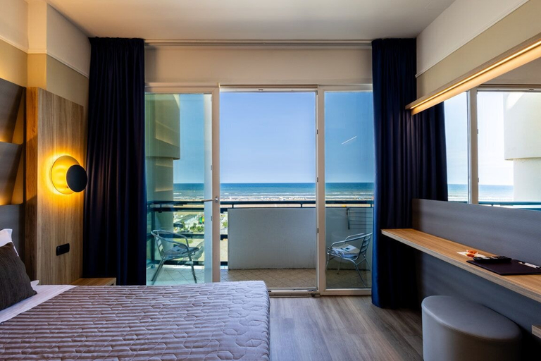 Bedroom 3, Hotel Palm Beach, Rimini
