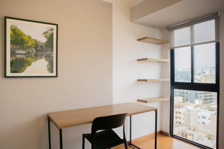 Room 5, w Inviting 2BR w Balcony in Miraflores, Lima