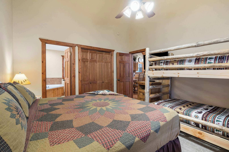 Bedroom 3, Milby Hideaway - On-site Amenities, Stone