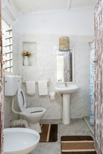 Bathroom 4, Paradise Lagoon B&B, Kilifi North