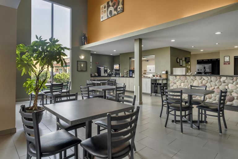 Food & Drinks 5, SureStay Plus Hotel by Best Western Lethbridge, Division No. 2