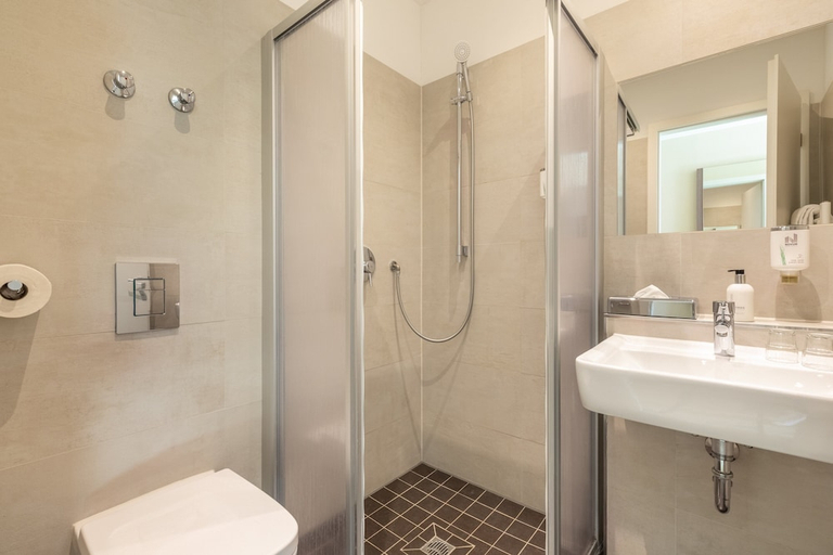 Bathroom 5, Hotel Aldea Berlin Centrum, Berlin