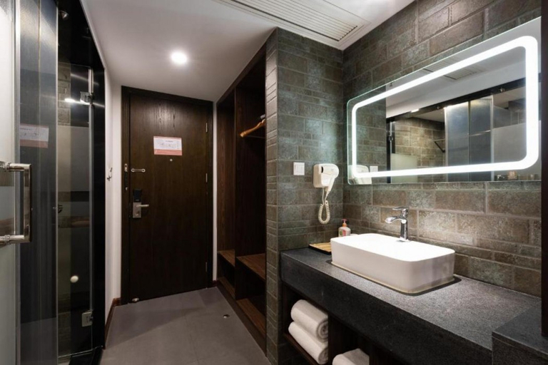 Bathroom, Nostalgia Hotel (Tianjin Binhai Tanggu), Tianjin