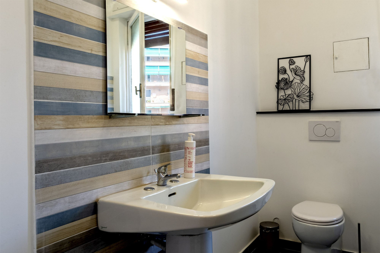 Room 3, Corso Sardegna Design Apartment by Wonderful Italy, Genova