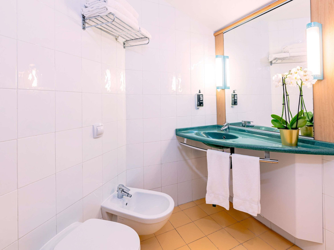 Bathroom 4, ibis Firenze Nord Aeroporto, Florence
