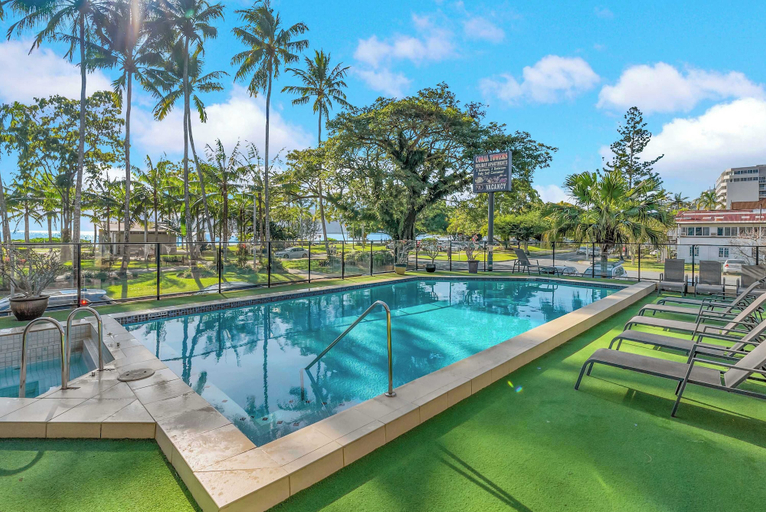 Room 1, Rainforest and Reef Retreat Esplanade Ground Floor Apartment, Cairns