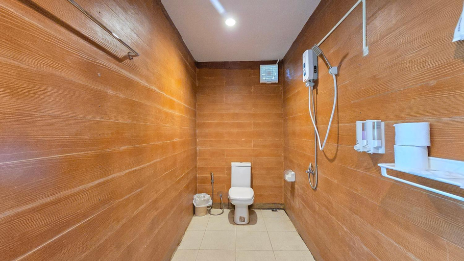 Bathroom 3, horizon khao sok resort, Phanom