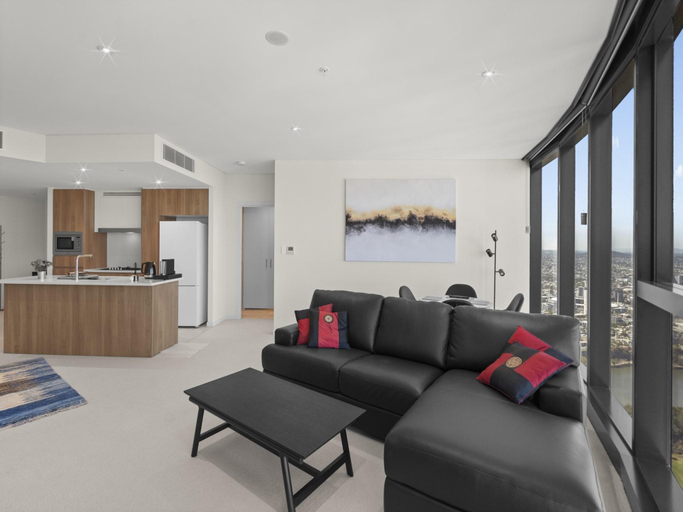 5, Panoramic Views Apartment  High-Rise Pool and Gym, Brisbane
