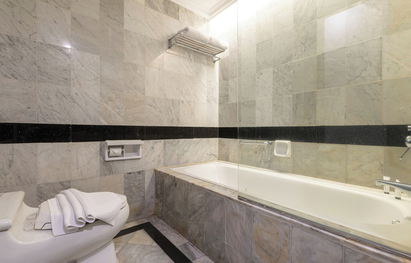 Bathroom 5, ARTOTEL Suites Aquila - Bandung, Bandung