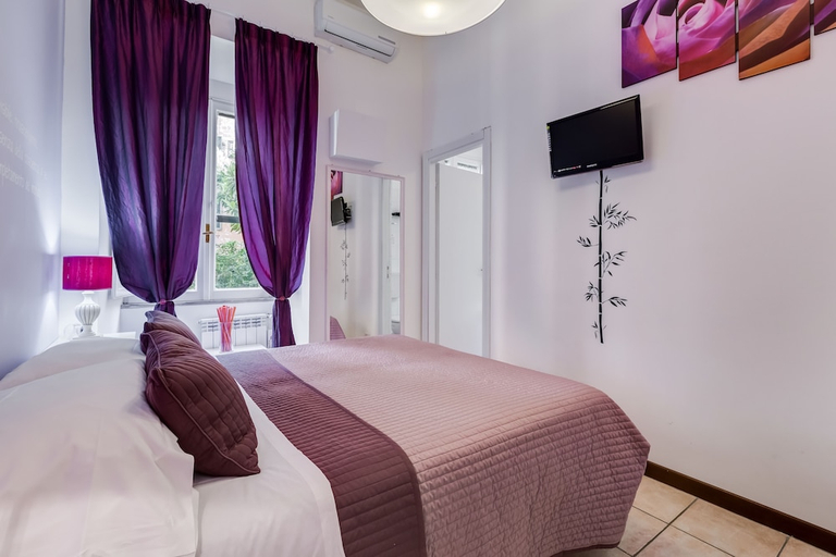 Bedroom 2, Allegra's House, Rome