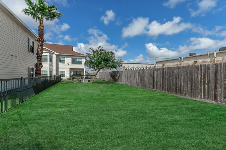 Property grounds 4, Landing Apartments - Corpus Christi, Nueces