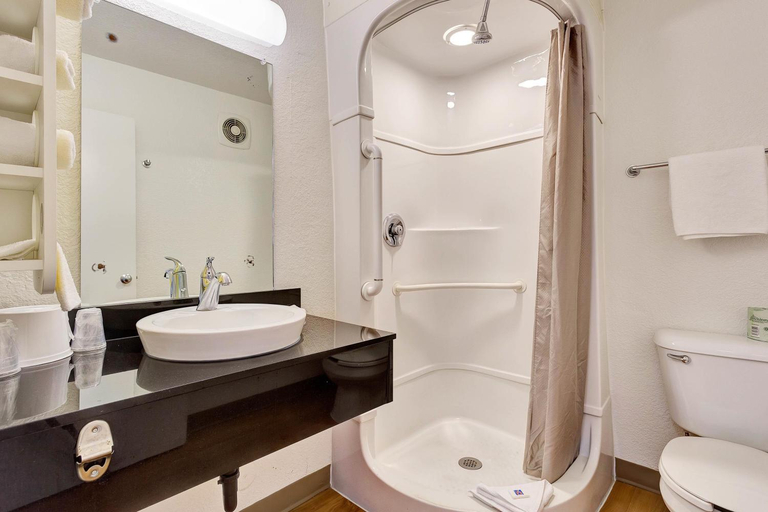 Bathroom 3, Motel 6 Santa Rosa - South, Sonoma