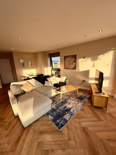 Living room 2, Brighton City View 3-bed Retreat, Brighton and Hove