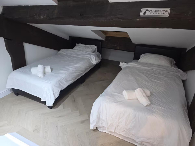 Room 2, Liverpool Penthouse - Sleeps 8 - City Centre, Sefton