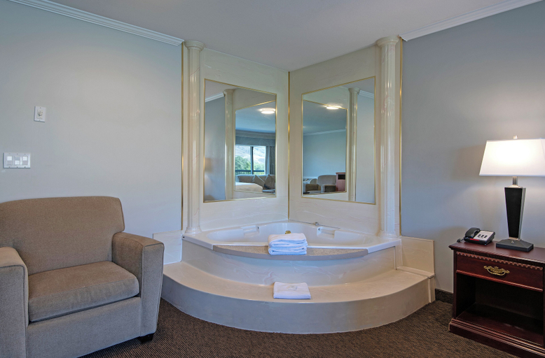 Bathroom 4, Riverland Inn & Suites, Thompson-Nicola