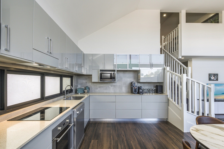 Private kitchen 4, Fun for Families: Location, Cinema, Games, Wifi, Perth
