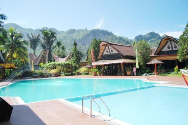 Swimming pool, Toraja Misiliana Hotel, Tana Toraja