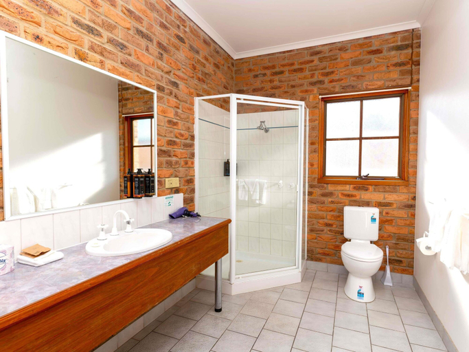 Bathroom 5, Mercure Port of Echuca, Campaspe - Echuca