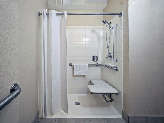 Bathroom 3, Oasis Inn & Suites Joshua Tree - 29 Palms, San Bernardino