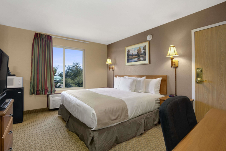 Bedroom 3, Jacksonville Inn & Suites, Morgan