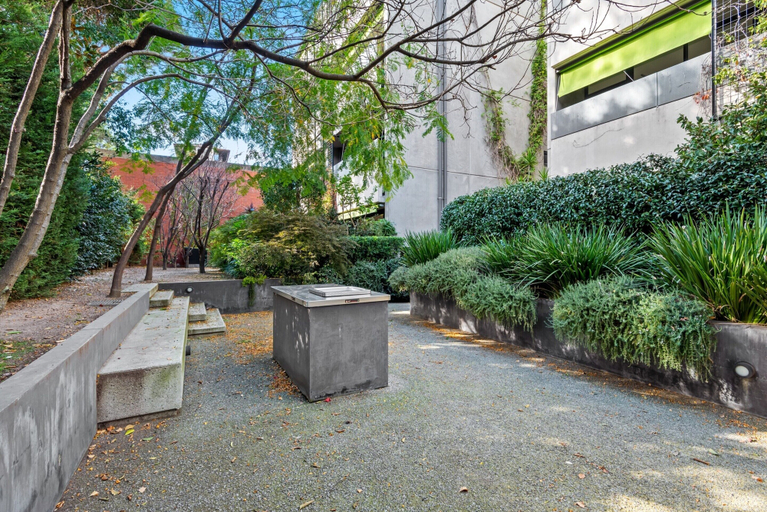 Terrace/patio 5, Chic 2-bed Apartment in Vibrant St Kilda, Melbourne