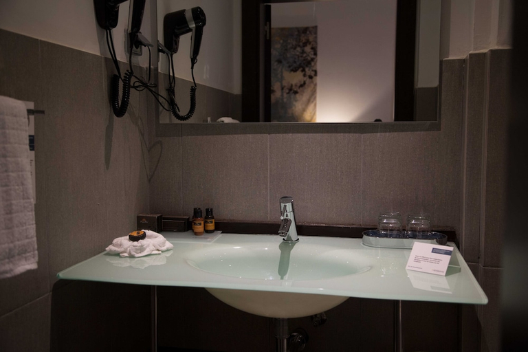 Bathroom 3, Semiramis Hotel Centre Ville, Nouakchott