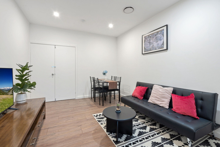 Living room, Cosy Kambah 1 Bedroom Near Shops & Parks, Canberra