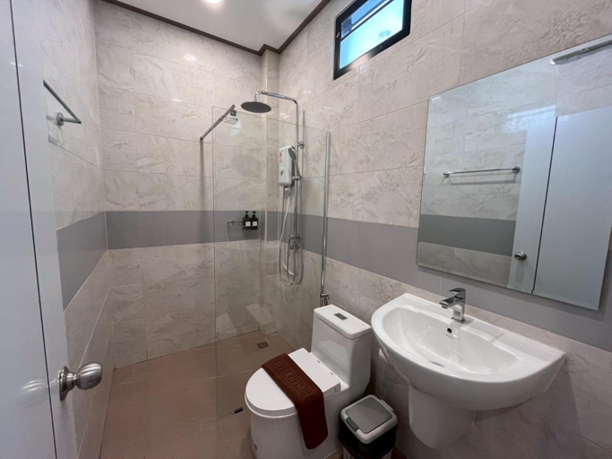 Bathroom 4, Marigold Aonang Resort, Mueang Krabi
