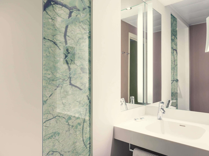 Bathroom 4, Hôtel Mercure Paris Ouest Saint Germain, Yvelines