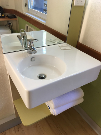 Bathroom 4, ibis budget Campbelltown, Campbelltown - South