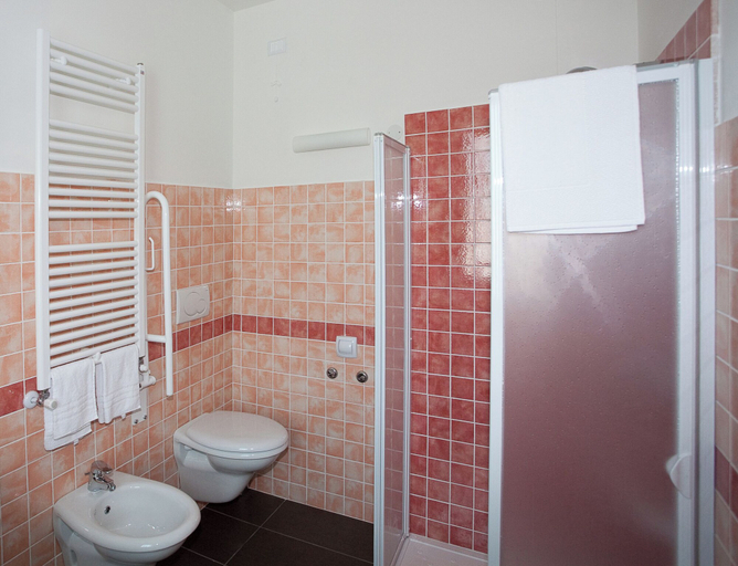 Bathroom 5, Hotel Porto Azzurro, Brescia