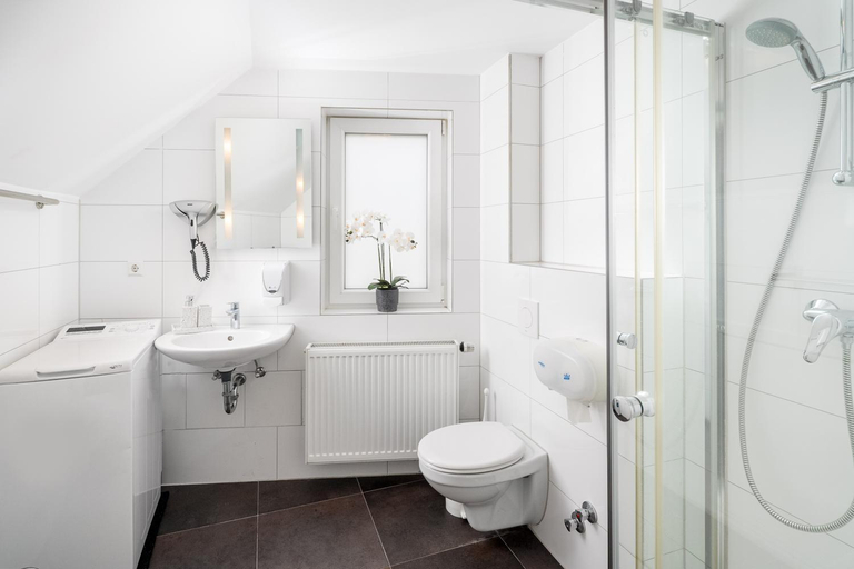 Bathroom 3, Aristo Hotel, Esslingen