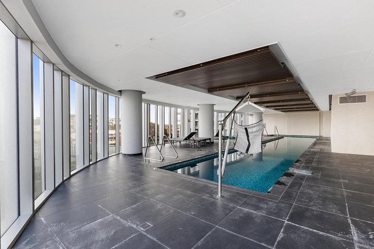 Sport & Beauty, Gorgeous High-Rise Unit with Sky Bar, Pool and Gym, Melbourne