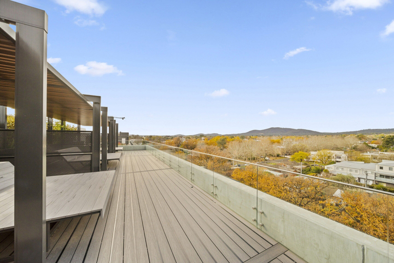 Terrace/patio 5, Sleek Inner-city 2-bed With Swimming Pool & BBQ, Canberra