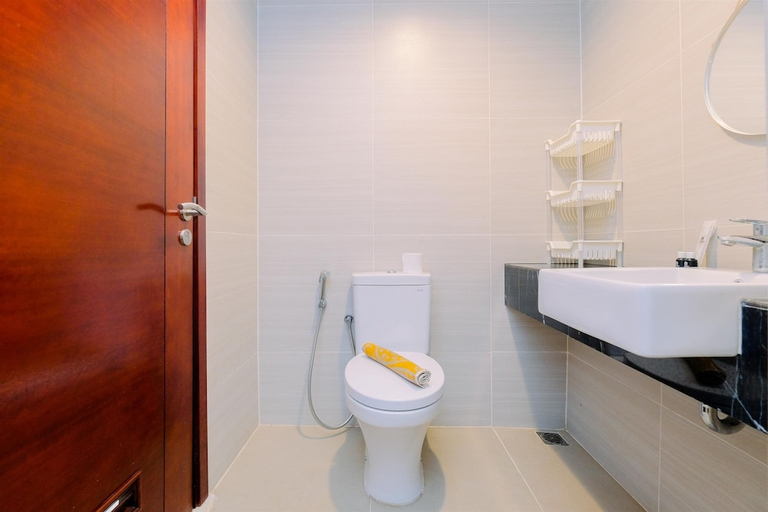 Bathroom 5, Cozy And Warm Studio At West Vista Apartment, West Jakarta