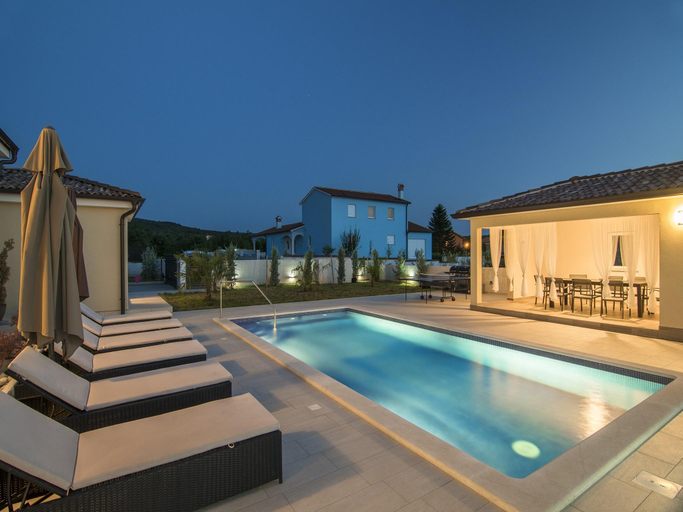 5, Spacious Rural Villa w pool, Labin