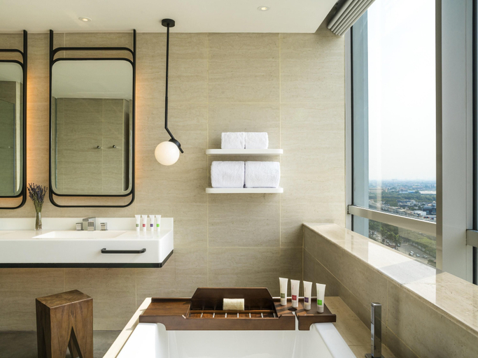 Bathroom 5, Swissôtel Jakarta PIK Avenue, North Jakarta
