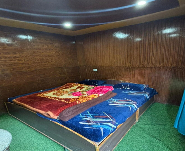 Room 3, The Gauri Huts And Restaurant, Chamoli