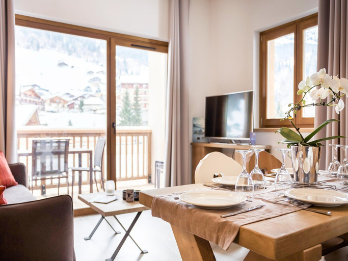 Living room 5, Apartment in Beaufort With Spa & Heated Pool, Savoie