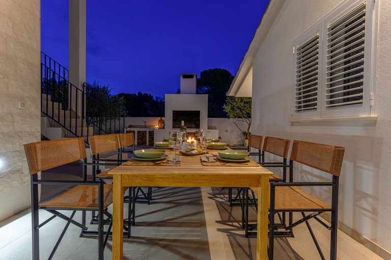 Food & Drinks 4, Villa del Sogno, Okrug