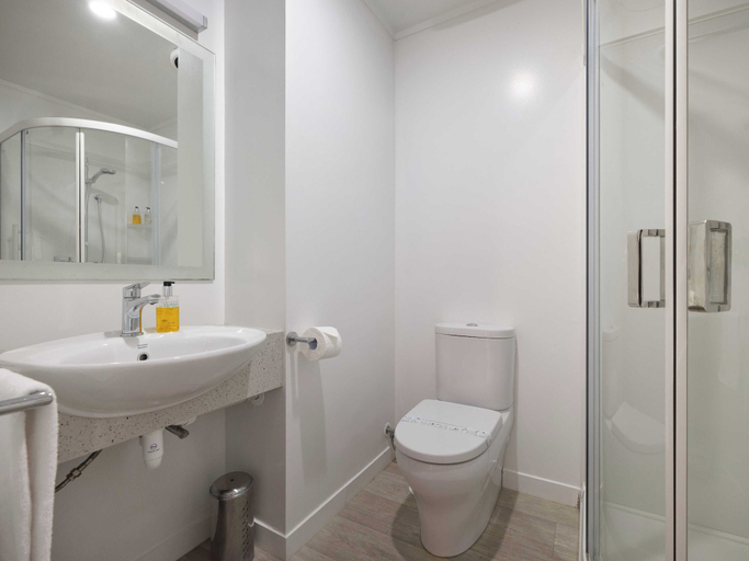 Bathroom 4, Suncourt Hotel & Conference Centre, Taupo