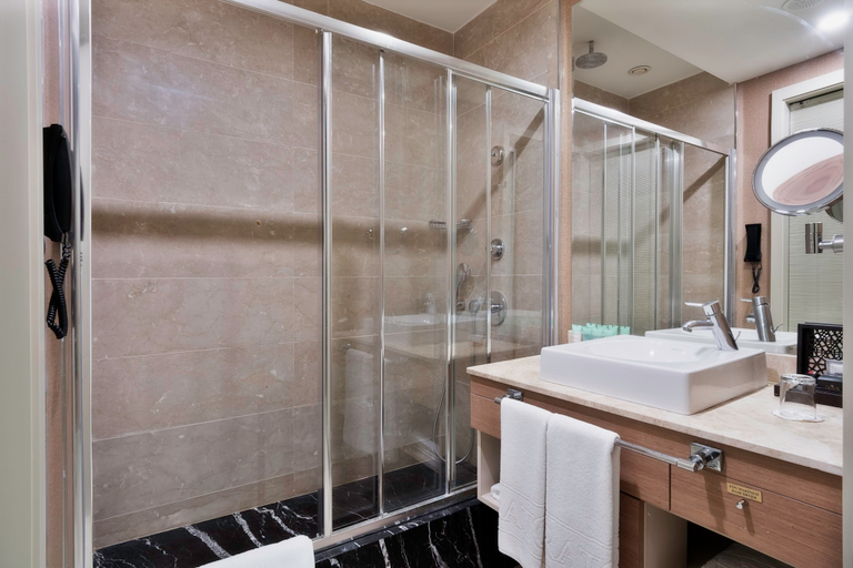 Bathroom 4, Cratos Premium Hotel Casino & SPA