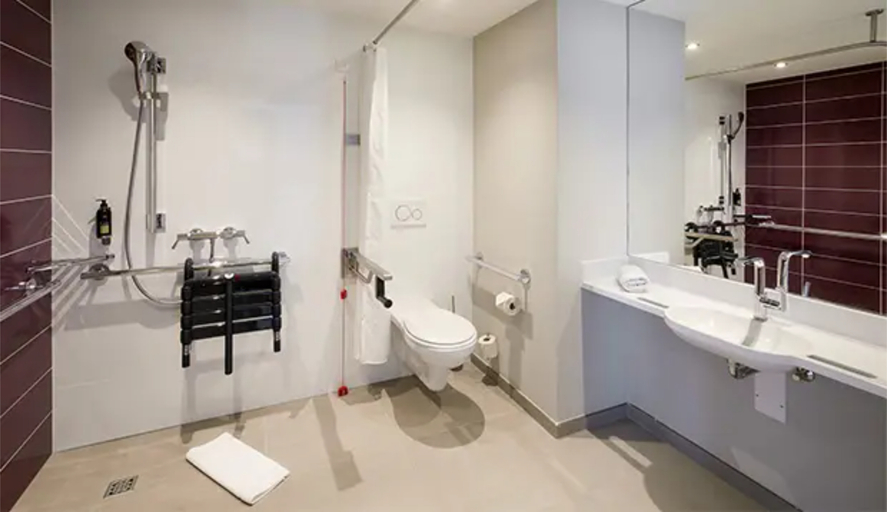 Bathroom 5, Premier Inn Koeln City Mediapark, Köln