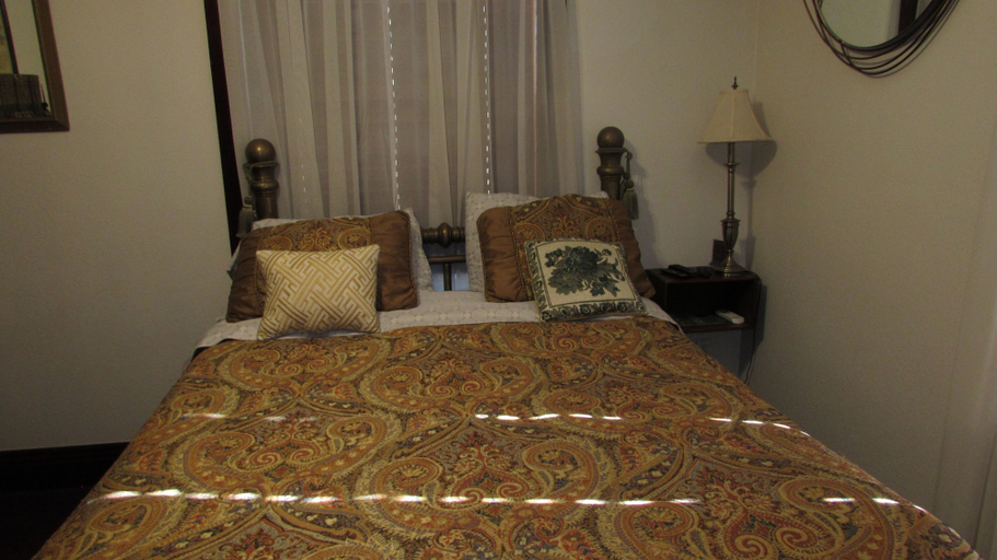 Room 4, The Historic Argo Hotel, Knox