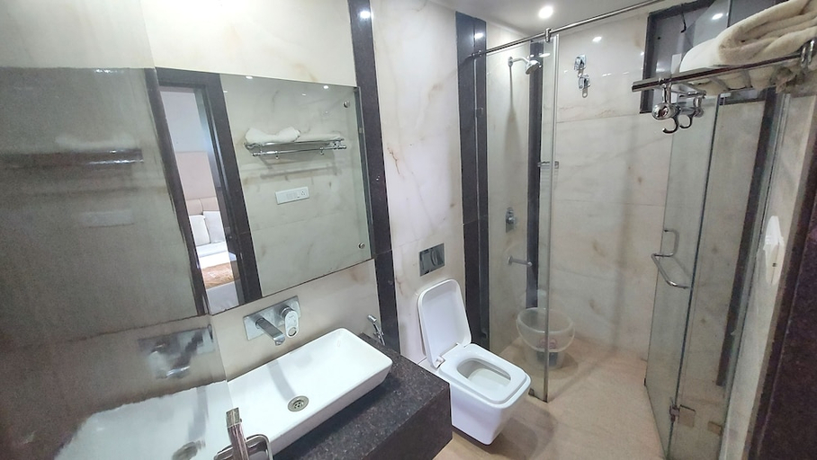 Bathroom 3, Hotel Goa continental, North Goa