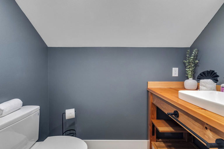 Bathroom 4, Sunny 3BR Retreat Near Everet Waterfront, Snohomish