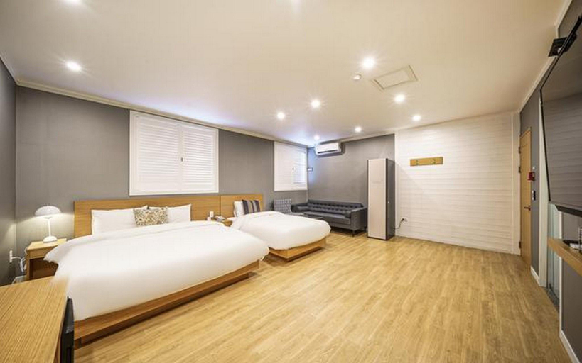 Bedroom 4, Pohang Ocheon E&A Hotel, Pohang